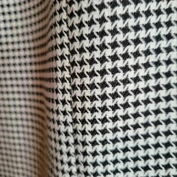 Black & White patterned Pencil Skirt  with Belt Lined - Picture 5 of 7